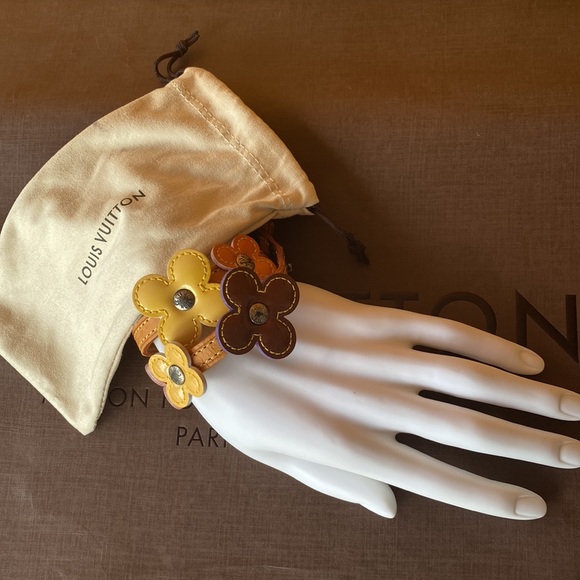 Authentic Louis Vuitton Vernis Lexington flowers Bracelet Choker Cuff Beautiful - Picture 3 of 14